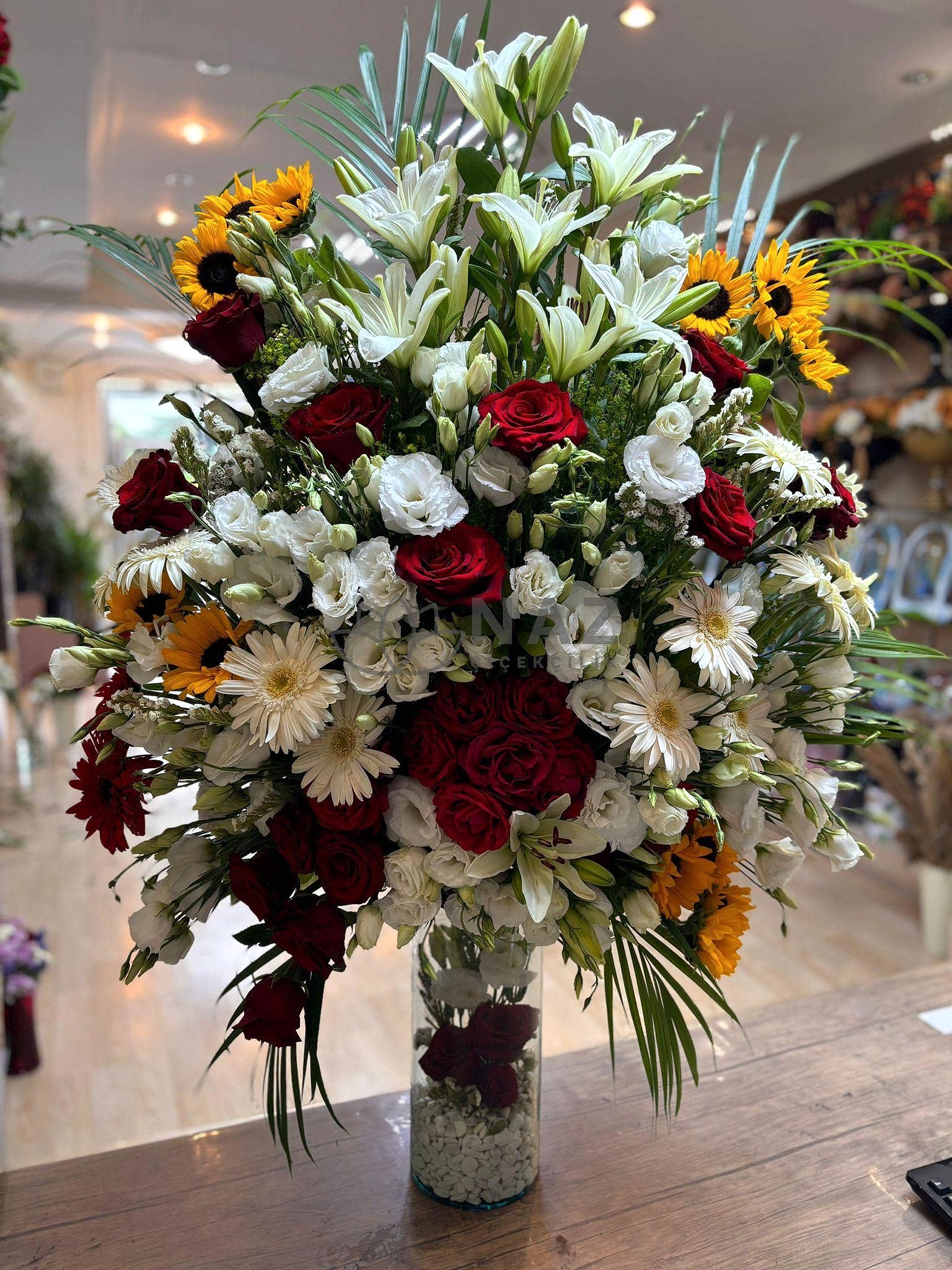 Ürünlerimiz Kısmından Aranjman Ve Düğün Kategorisini Seçip Daha Fazla Model İnceleyebilirsiniz