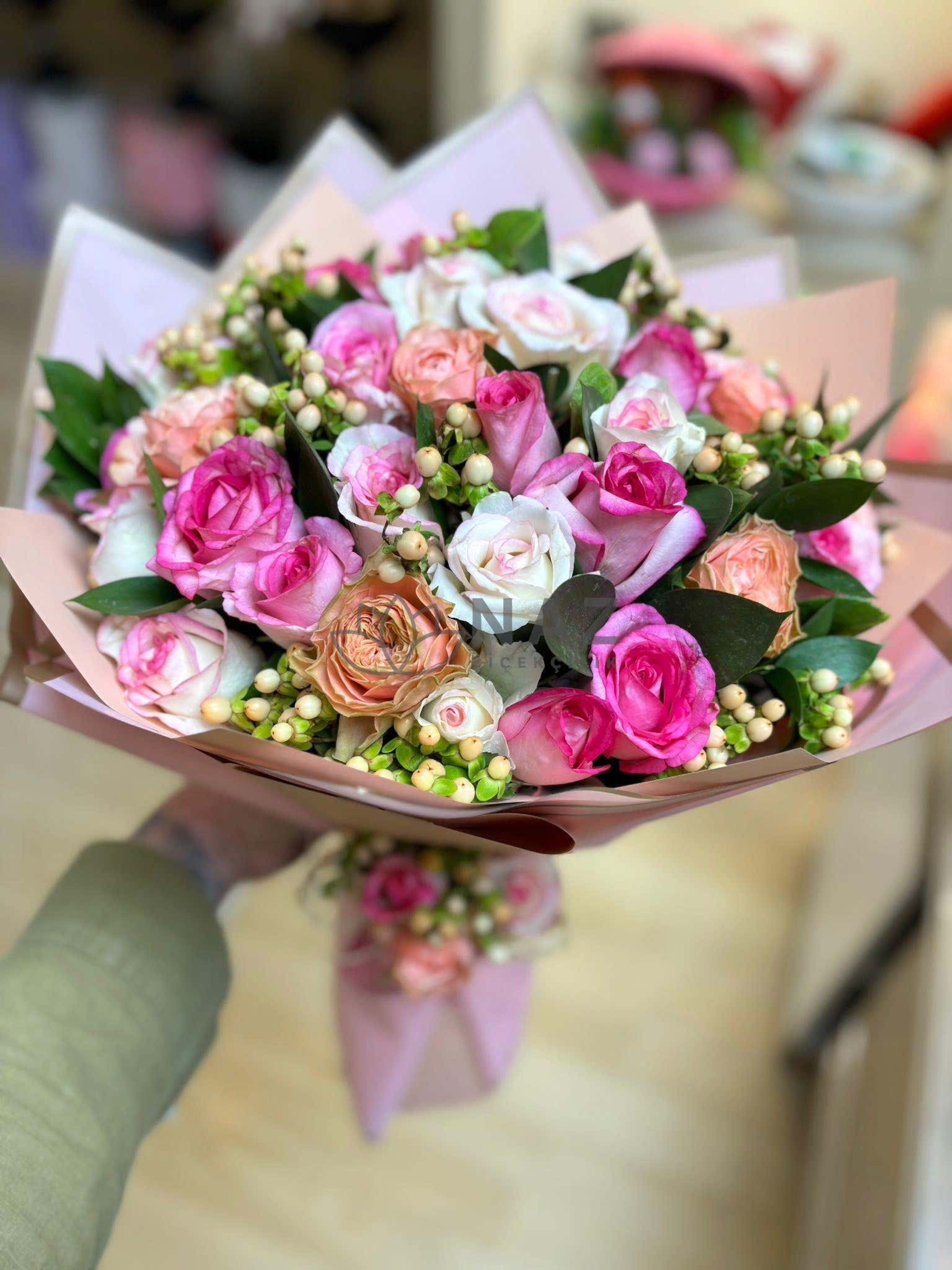 Renkli Gül Demet - Naz Çiçekçilik