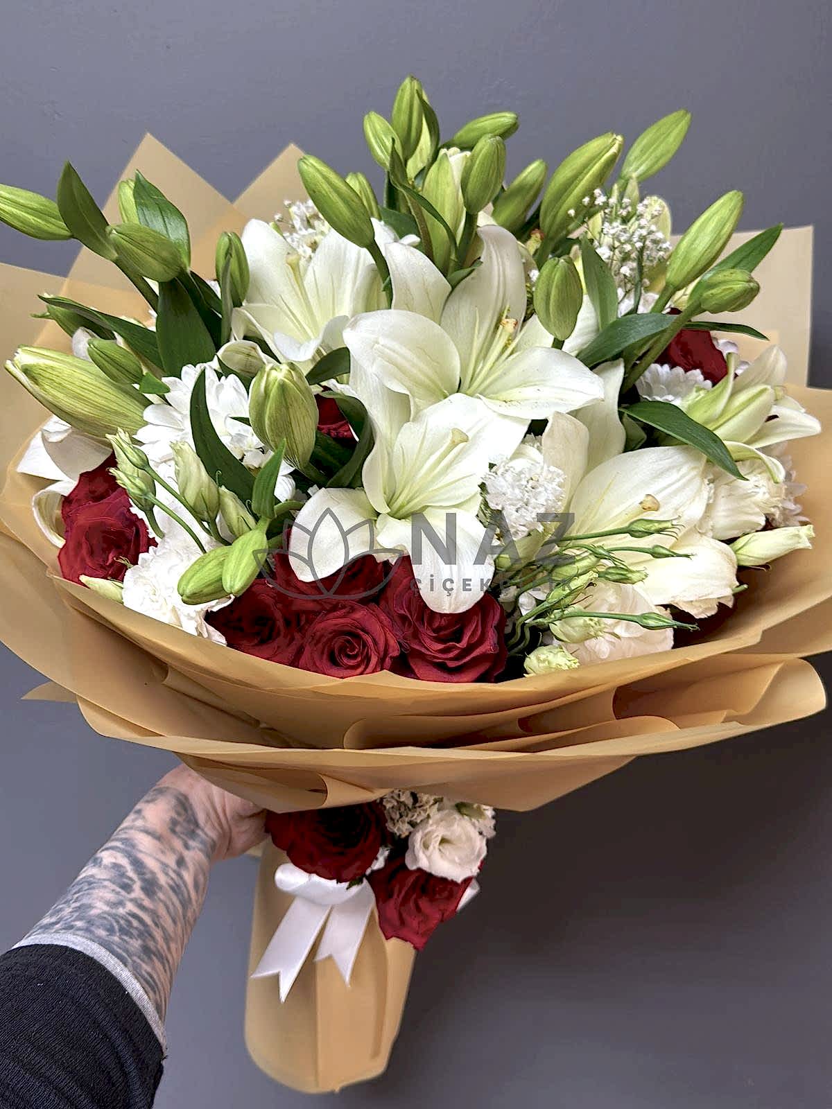 Lilyum Ve Gül Demeti